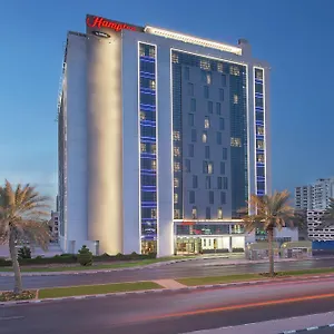 3* מלון Hampton By Hilton Airport
